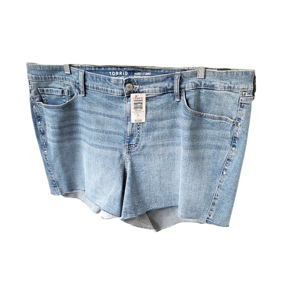 TORRID Plus Size Perfect 5" Vintage Stretch Boyfriend Classic Mid-Rise Short - Picture 6 of 15